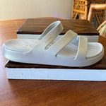 Crocs Women's Getaway Metallic Strappy Sandal Color: Champagne Metallic Size 11 Photo 2