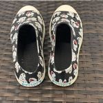 Mickey Mouse natives shoes women’s size 7 Black Photo 4