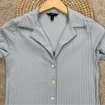 Banana Republic  Women’s Ribbed Resort Shirt Collared Longsleeve in Tide Blue S Photo 3