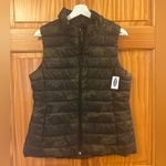 Old Navy  Size Medium Frost Free Green Camouflage Quilted Puffer Vest NWT Photo 6