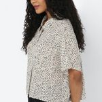 American Eagle , Beige Short Sleeve Button Up Crop Shirt. Size Extra Large Photo 2