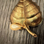Vintage AVON Gold Tone Leaf Faux Pearl Textured Leaf Brooch Fall Pin Photo 2