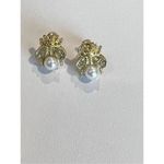 Bee Earrings bee Pearl stud Earrings Gold Photo 2