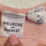 Melrose and Market  tshirt with split sides. Photo 3