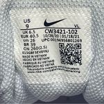 Nike Air Zoom Winflo 8 Women's Grey / White / Violet Sneakers Size 9 Photo 3