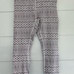 Ivory Ella  Women’s Small Chevron Patterned Leggings Photo 0