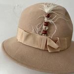DoesKin felt beige cream 100 percent wool beige feather beaded trim hat Photo 1