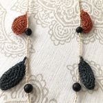 handmade crochet leaf necklace Photo 2