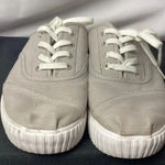 Toms  WO SIZE 8 SLIP ON MULES TAUPE GRAY  COLOR WHITE  LACES GOOD CLEAN CONDITION Photo 6