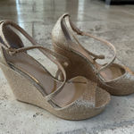 Jewel Badgley Mischka Gold Glitter Wedge Shoe Size 8 Photo 0