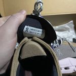 on cloud Running Shoes Photo 2