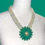 Elegant Pearl and Green Floral Necklace Photo 5