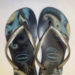 Havaianas Peacock Feather Flip Flop Size US 9/10 39/40 Navy Blue Silver EUC Photo 7