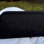 SKIMS Clutch Photo 1