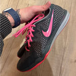 Nike  Women's Dark Gray and Pink Athletic Shoes Photo 0