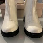 Wild Pair  white boots size 10 new without box Photo 2