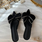 Black Velvet Rhinestone Trim Pointed Toe Bow Kitten Heels Size 7.5 Photo 3
