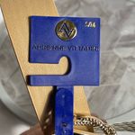 Adrienne Vittadini Tan Gold “AV” Logo Belt S/M Faux Leather Fashion Accessory Photo 2