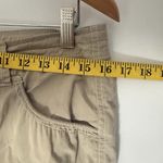 Kuhl  Kontra Shorts Womens Khaki Capri Cargo Stretch Hiking Roll Up Hem Size 6 Photo 4