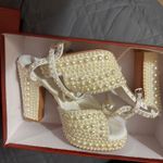 Pearl Healed bridal shoes White Size 5.5 Photo 1