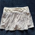 Lululemon Women’s Pacesetter Skirt Floral White Gray Sz 4 Photo 1