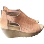 Skechers  Tan Sandals with Modern Design size 7 Photo 0