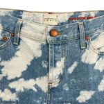 Alice + Olivia  Amazing Mid Rise‎ Vintage Shorts Denim Tie Dye Blue Size 28 Photo 4