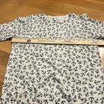 Old Navy  women’s  crew neck pull over sweater size large. Photo 3