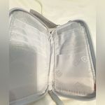 Vera Bradley  iconic RFID Smartphone Wristlet Lavender Meadow NWT Photo 4