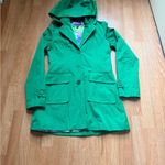 Elegant Green Trench Coat for Women Photo 4
