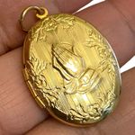 Praying Hand Vintage Locket Etched Floral Pendant Gold Tone Prayer Open Closed Photo 2
