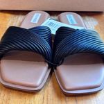 Steve Madden  womens Limitt textured slide sandals summer vacation beach black 8 Photo 4