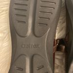 Aetrex  customizes comfort shoes left shoe is size 8.5W and right shoe is size 9 Photo 8