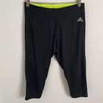 Adidas Capri yoga pants. Size Medium. Black Photo 9