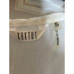 Kaktus White Embroidered Floral‎ Cap Sleeve Shirt Size Small Photo 3