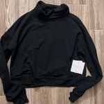 Beyond Yoga  womens  black Cropped Pullover Photo 1