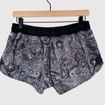 Lululemon Women Shorts Black Lululemon Hotty Hot Paisley Stretch Athletic Size 6 Photo 2