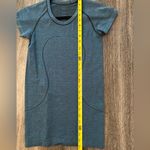 Lululemon Blue Short Sleeve Tight Athletic Top Women’s Size Unknown Photo 12