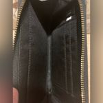 Coach Medium Id Zip Wallet
Black pebbled leather Photo 2