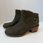 Teva  Women’s Olive Boots size 6 Photo 7