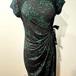 A pea in the pod Maternity Black & Green Lace Print Side Tie Jersey Dress Small Photo 0