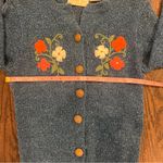Cottagecore Flower Embroidered Blue Sweater size small Vintage Photo 8
