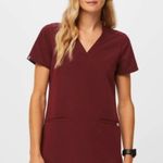 FIGS  Casma 3-pocket V-Neck Scrub Top Women’s Size Small in Burgundy Photo 0