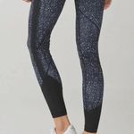 Lululemon Drop It Like It's Hot Tight Size 6 Butterfly Texture Black/White Mesh Photo 5