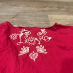 Johnny Was  Red Embroidered T-Shirt Women’s Medium Boho White Floral Stitching Photo 4