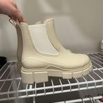 brand new rain boots Size 6 Photo 0