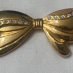 Vintage bow shaped pin with crystal accents EVC perfect for a lapel or scarf Gold Photo 0