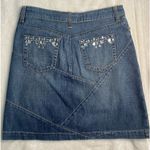White House | Black Market  Denim Skirt Size Zero. Photo 2