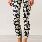 7 For All Mankind Black Floral The Cropped Skinny Pants 26 Casual Vacation Photo 0