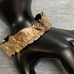 Gold Tone Hawaiian Flower Floral Bangle Bracelet Women's Tropical Feminine Photo 3